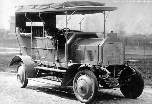 Mercedes has been producing 4-wheel drive for 105 years Dernburg-Wagen