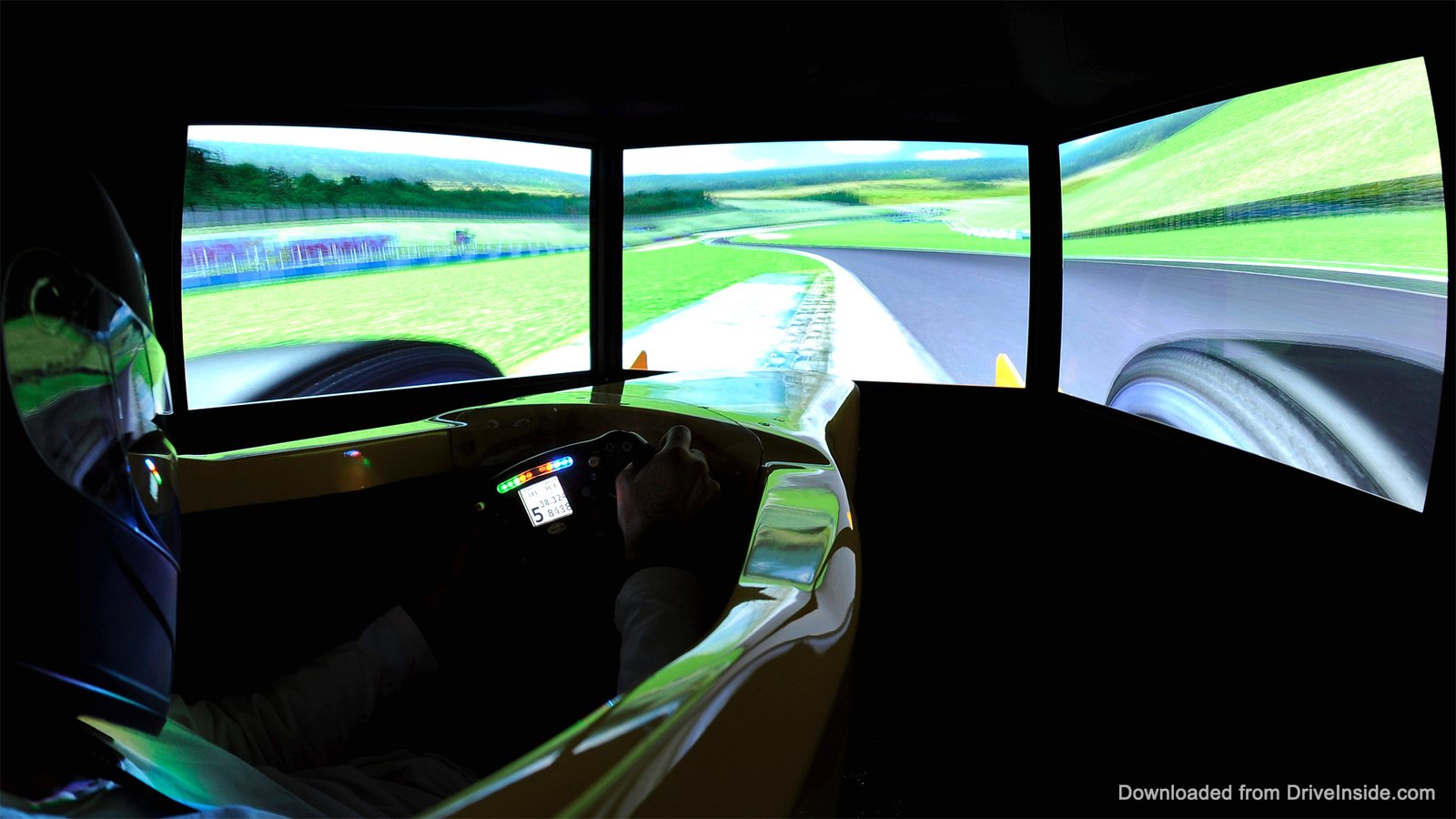 A full size Formula 1 simulator for just US$ 115,000