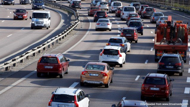 100 Volvo cars driving themselves on Swedish roads 100 Volvo cars driving