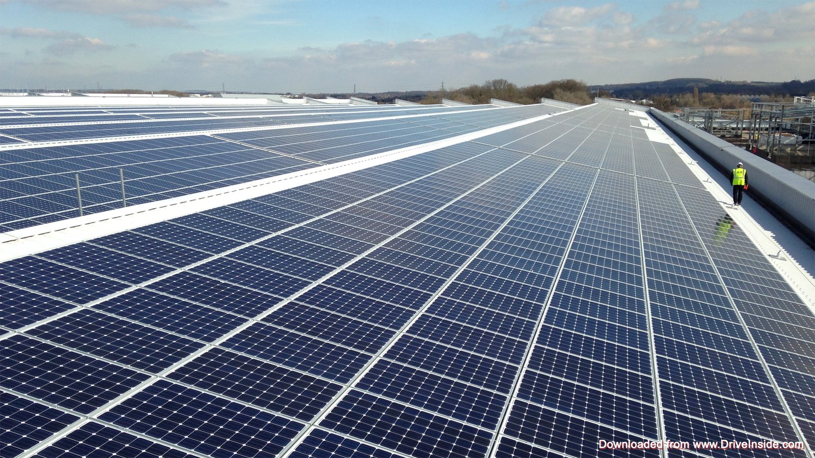 JLR install largest rooftop solar panel in UK