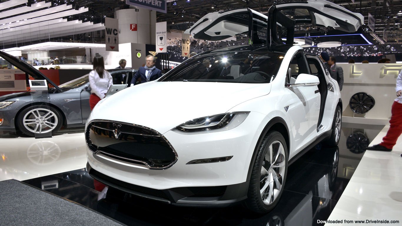 Tesla Model X officially revealed
