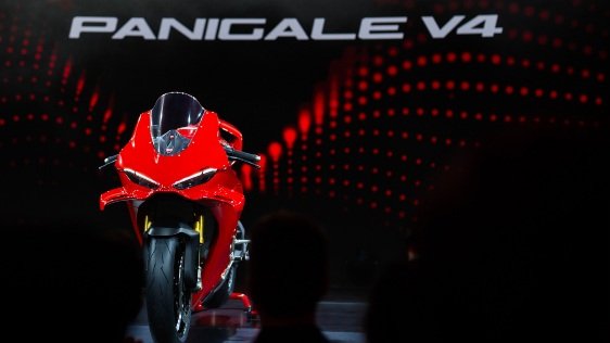 Front look Ducati Panigale V4 SuperBike